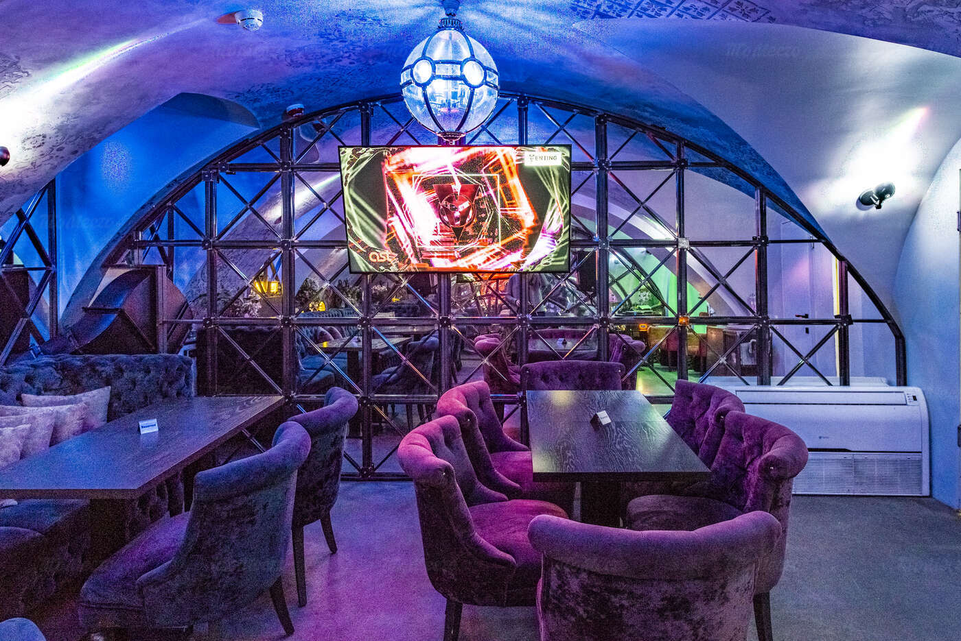 Сеть современных караоке баров в Москве